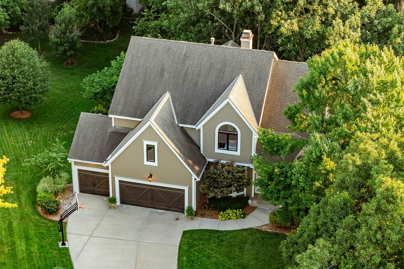 13212 Fontana St, Leawood, KS 66209