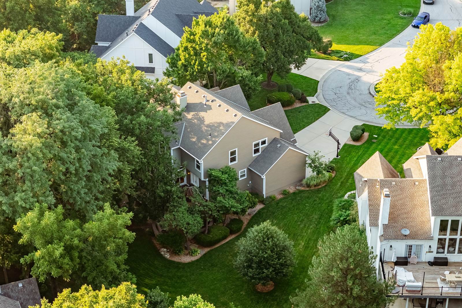 13212 Fontana St, Leawood, KS 66209