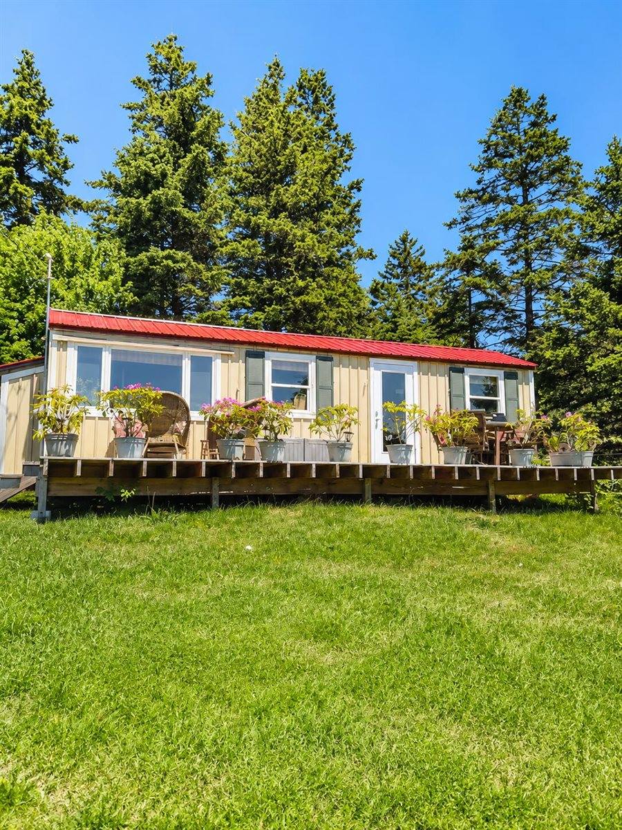 412 Minturn Road, Swans Island, ME 04685