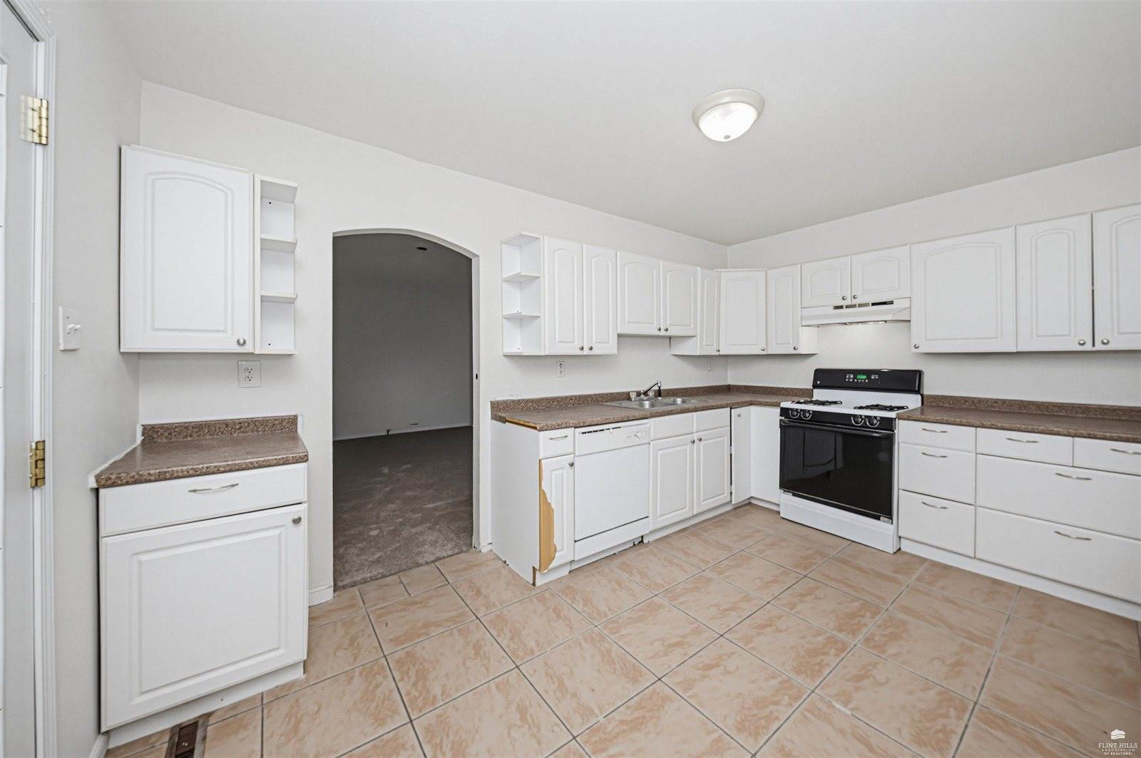 933 West 9th Street, Junction City, KS 66441