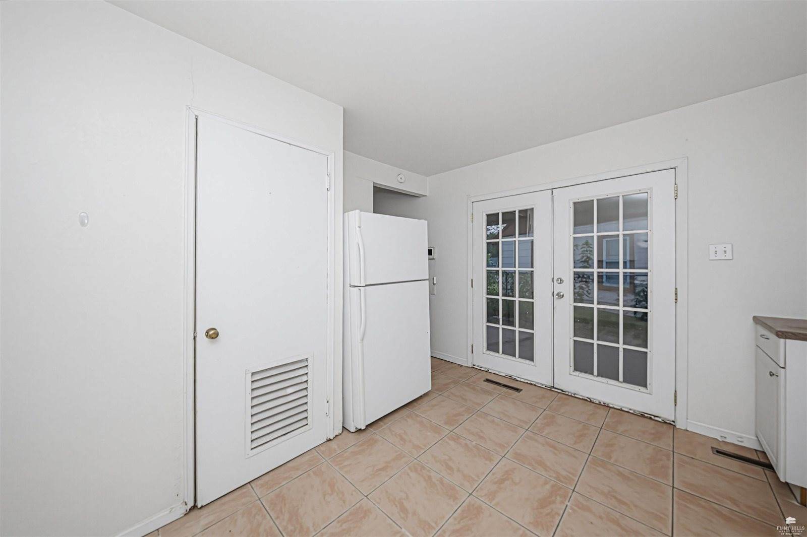 933 West 9th Street, Junction City, KS 66441