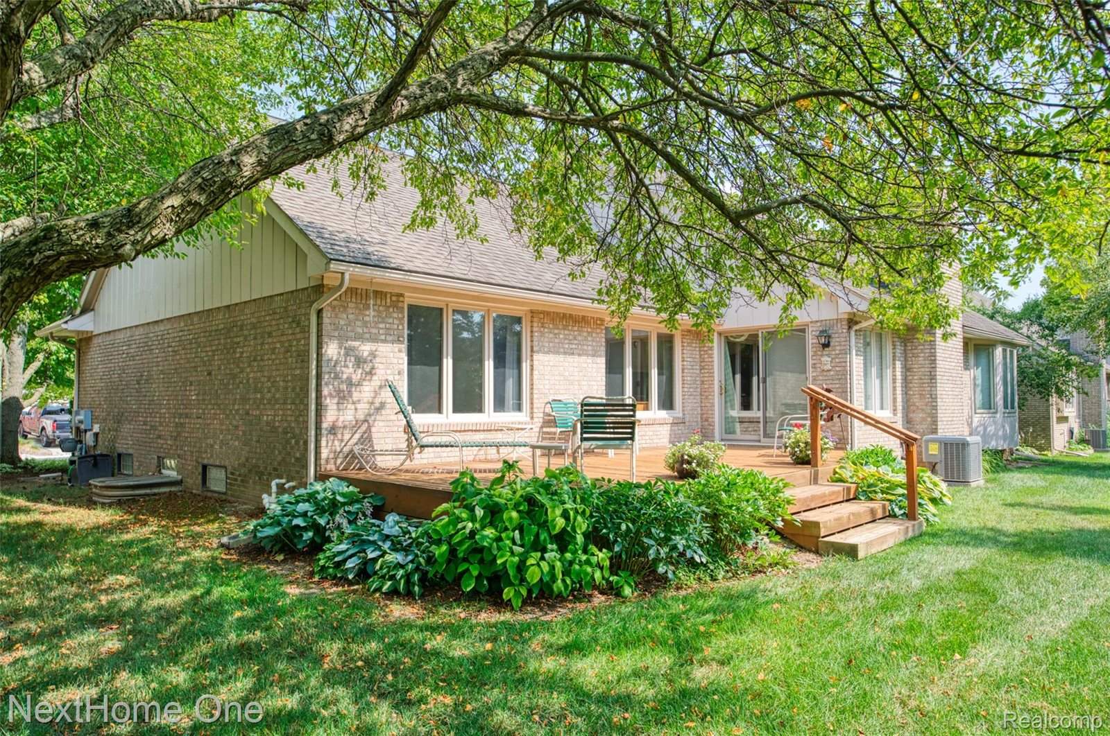 16357 Country Knoll Drive, NorthvilleTownship_Wayne, MI 48168