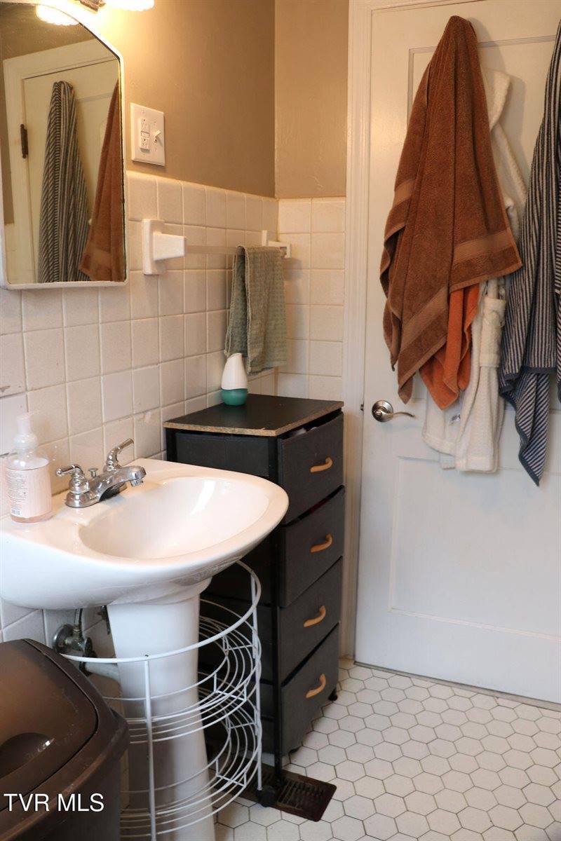 2505 Osborne Street, Bristol, VA 24201