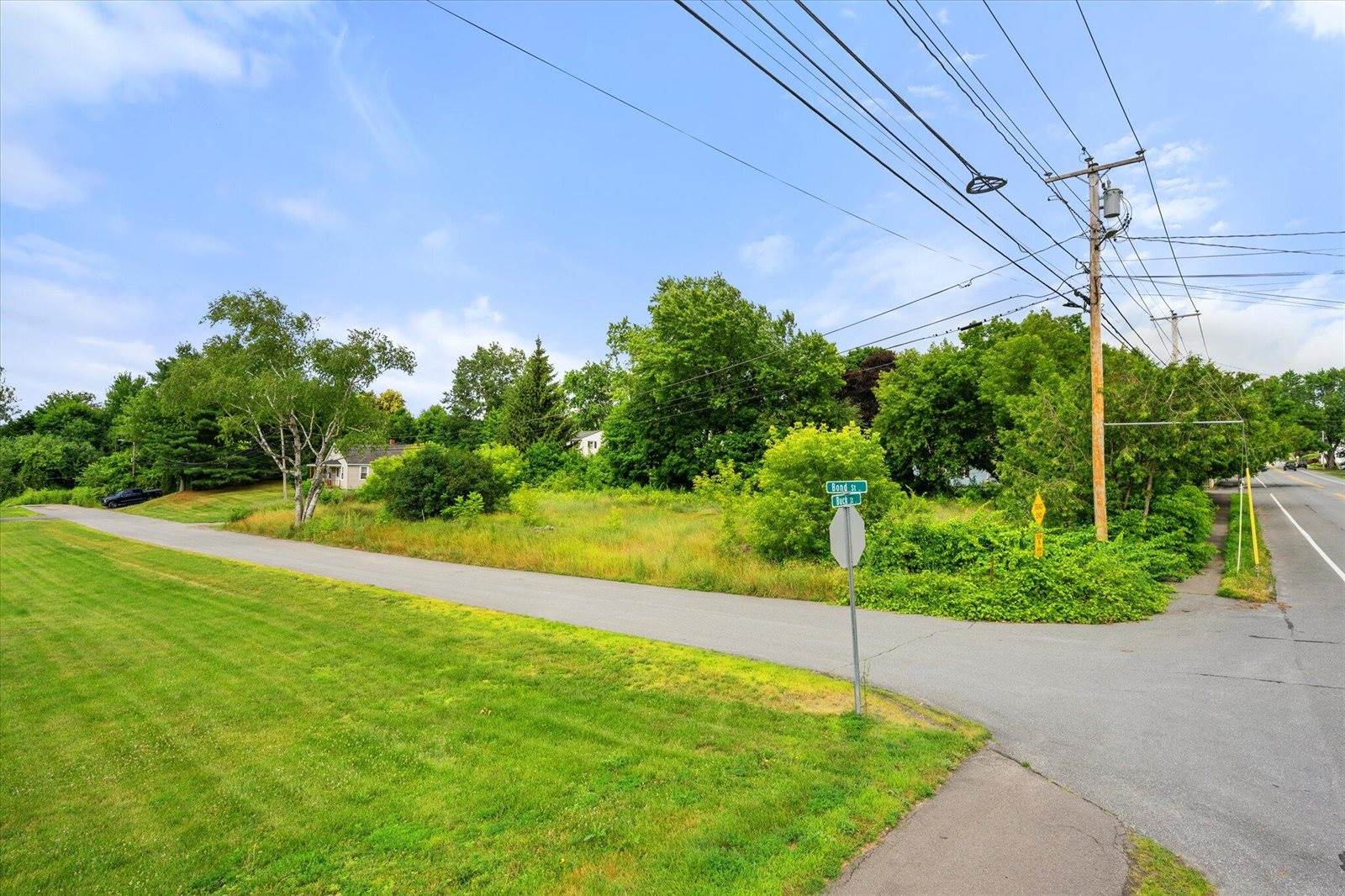 15 Bond Street, Bangor, ME 04401