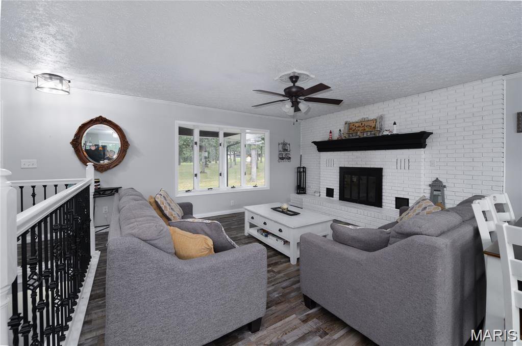 20020 Richfield Rd, Richland, MO 65556