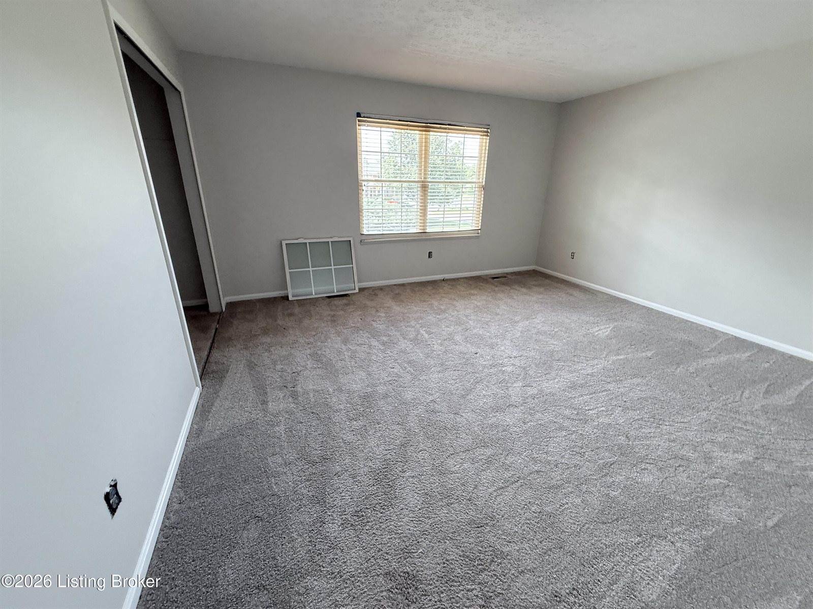 8606 Birch Ct, Briarwood, KY 40242