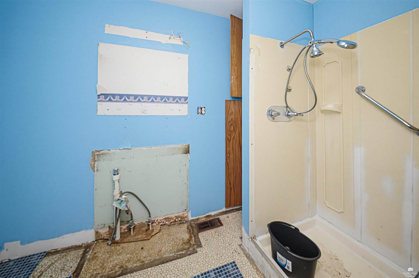 301 and 305 NW 6th Street, Abilene, KS 67410