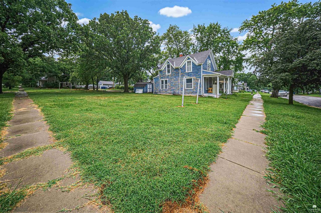 301 and 305 NW 6th Street, Abilene, KS 67410