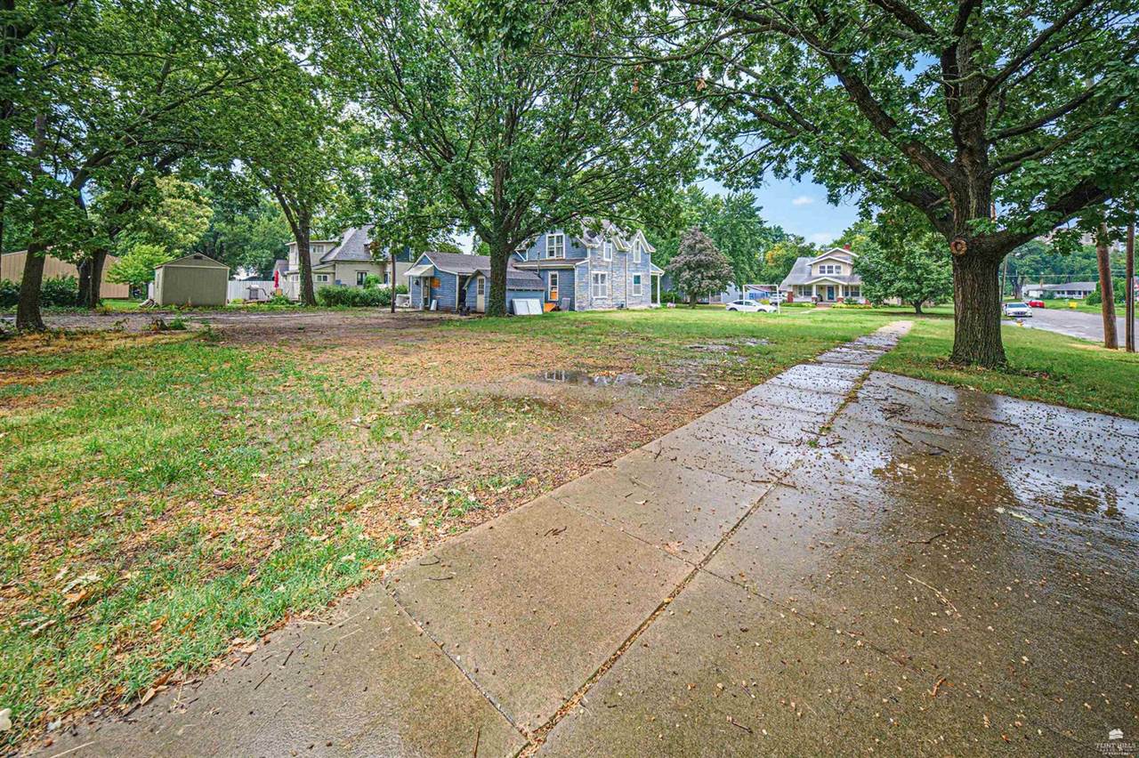 301 and 305 NW 6th Street, Abilene, KS 67410