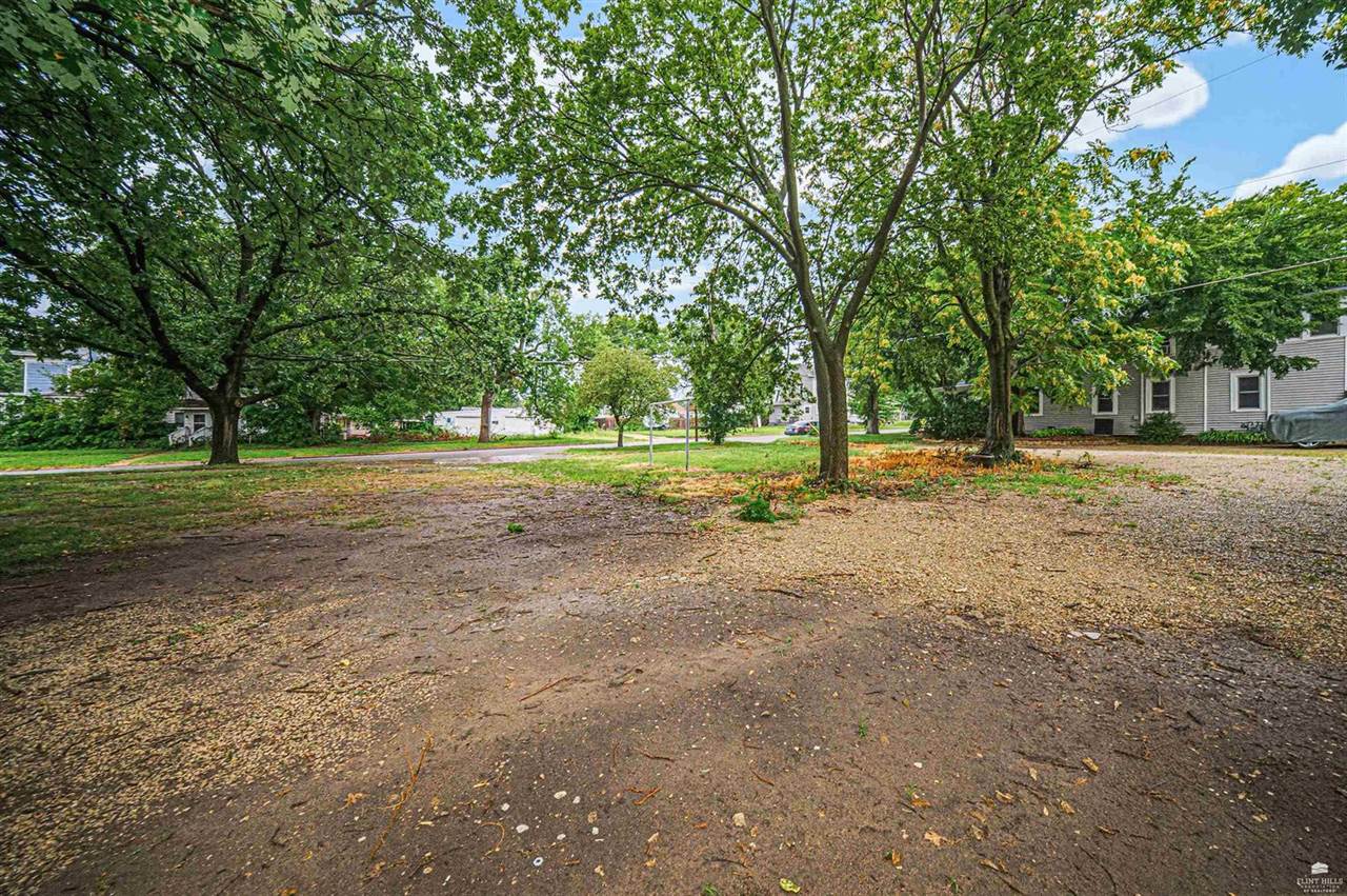 301 and 305 NW 6th Street, Abilene, KS 67410