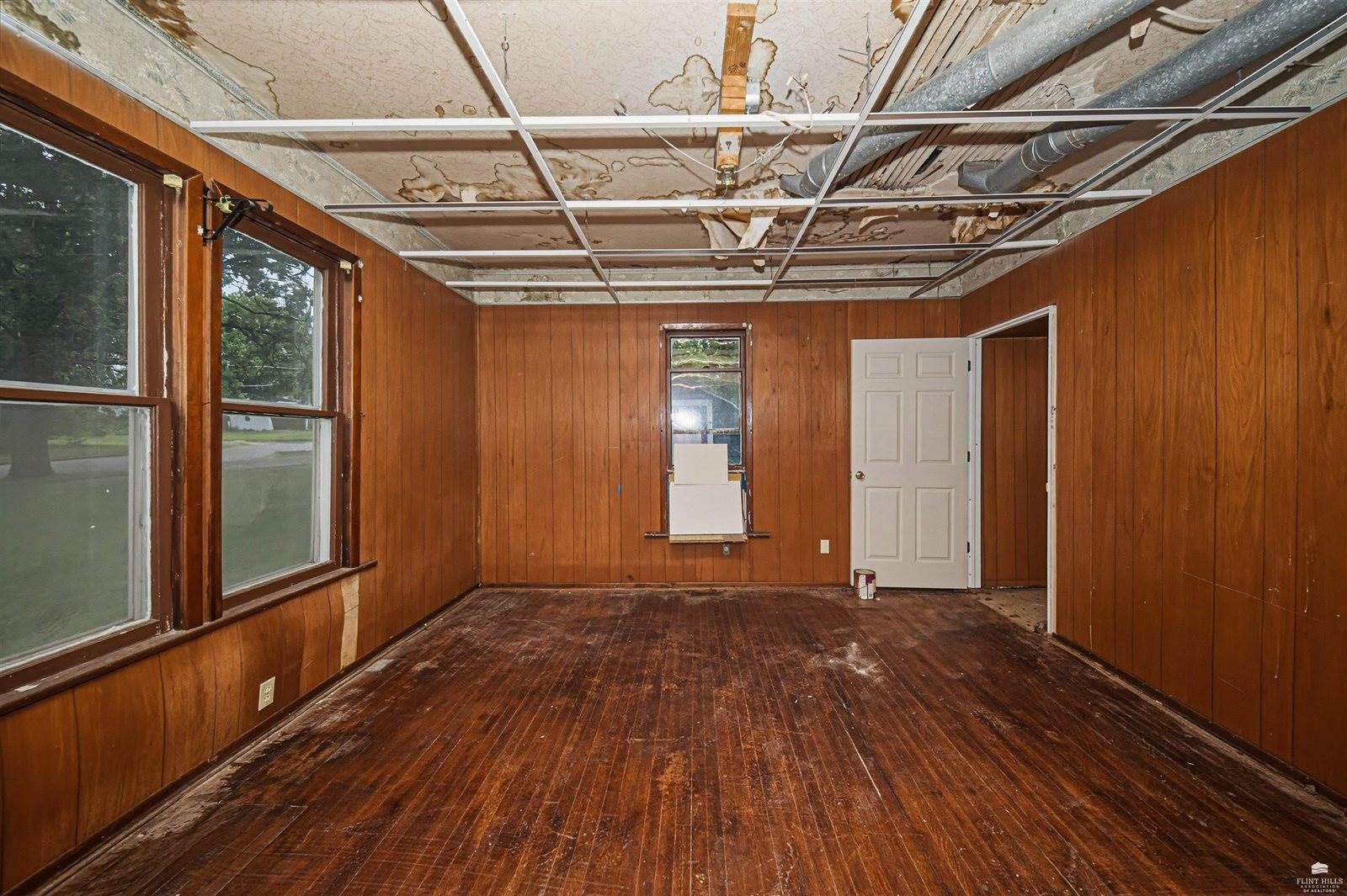 301 and 305 NW 6th Street, Abilene, KS 67410