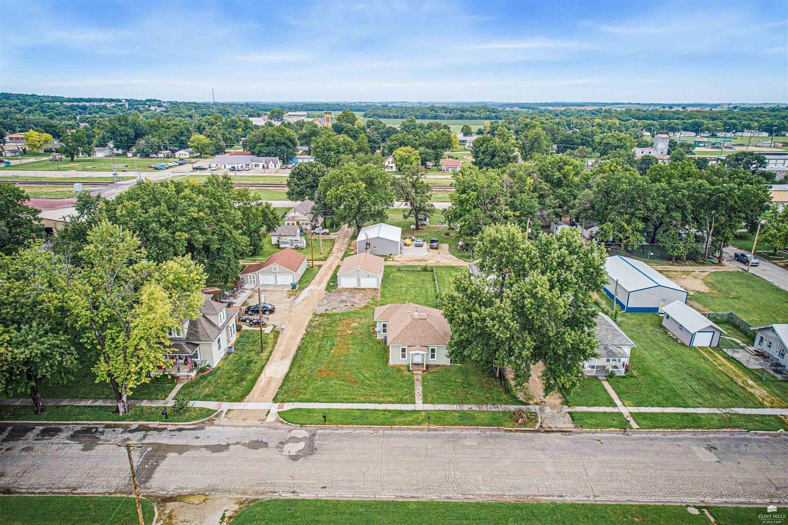 222 East 2nd Street, Chapman, KS 67431