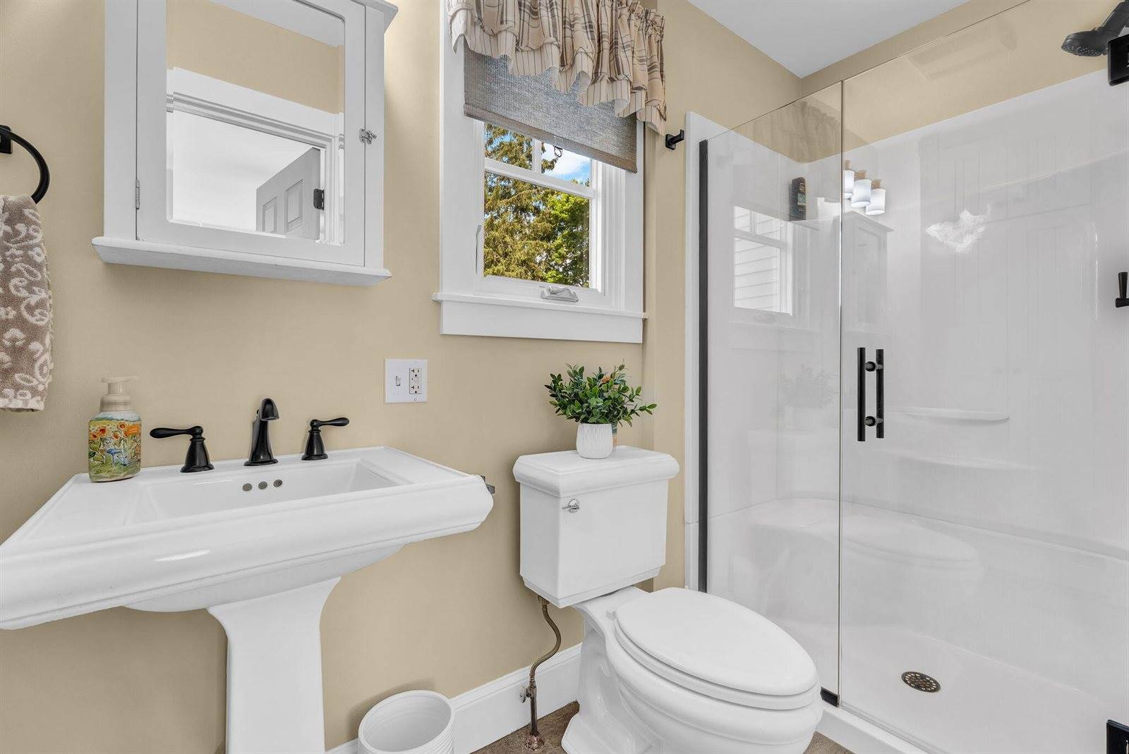 143 Maple Street, Bangor, ME 04401