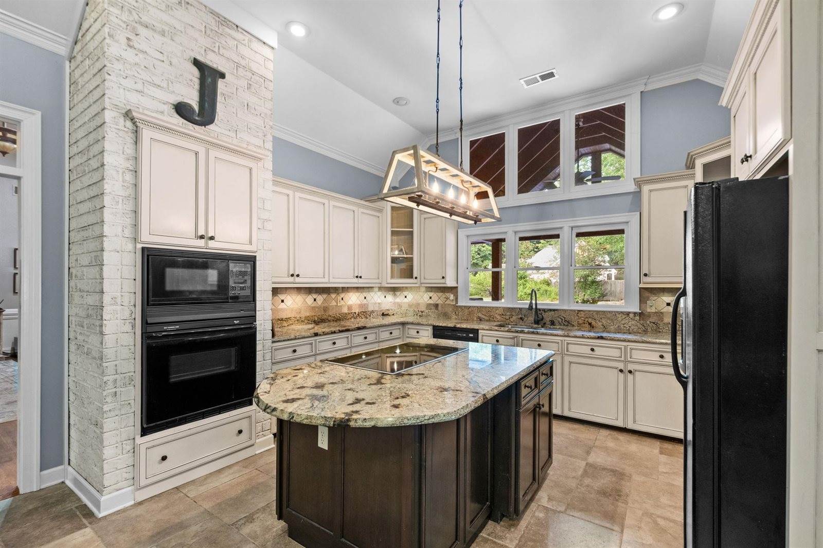 3974 Davies Manor Dr, Bartlett, TN 38133