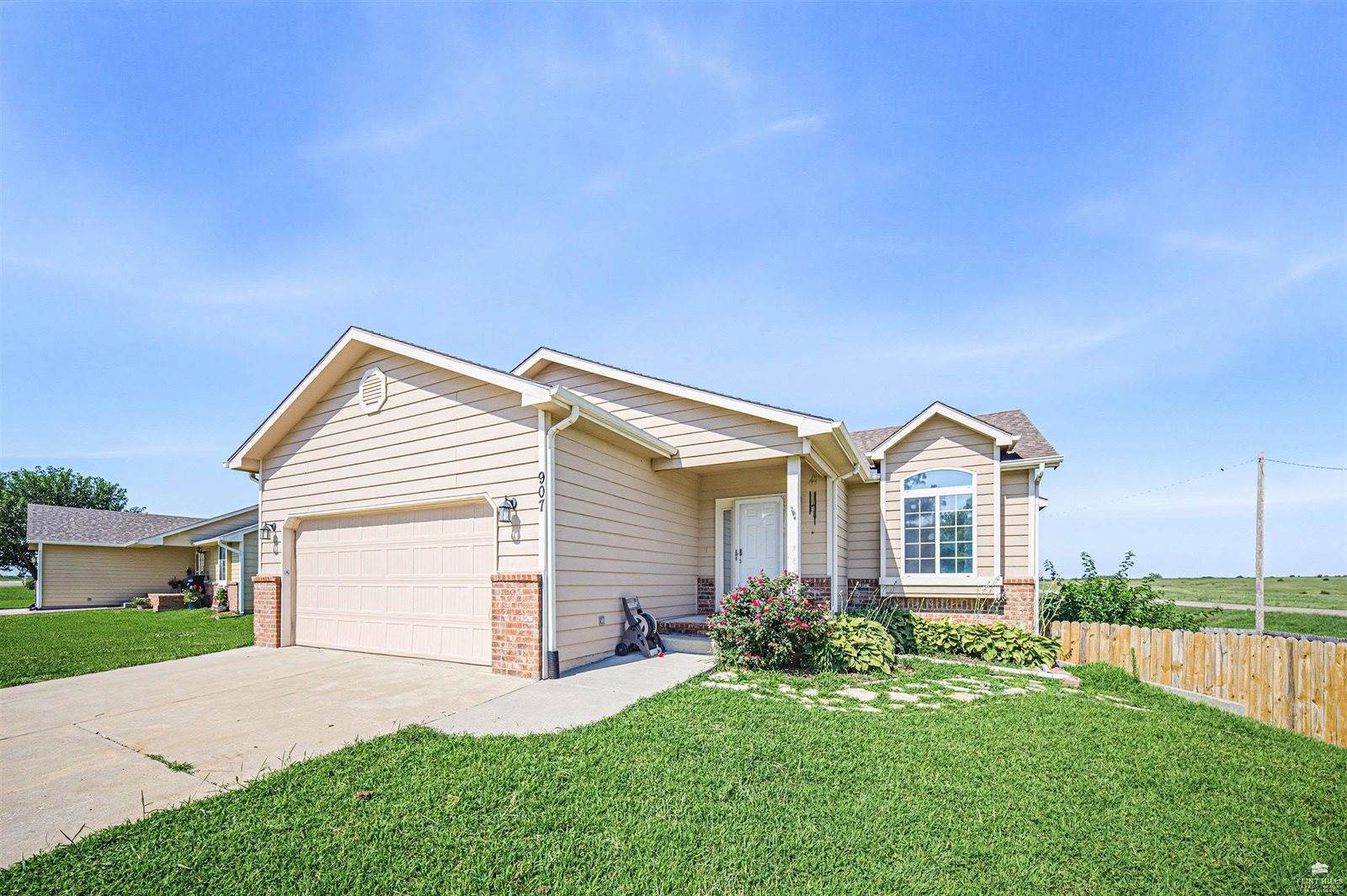 907 Maple Street, Wakefield, KS 67487