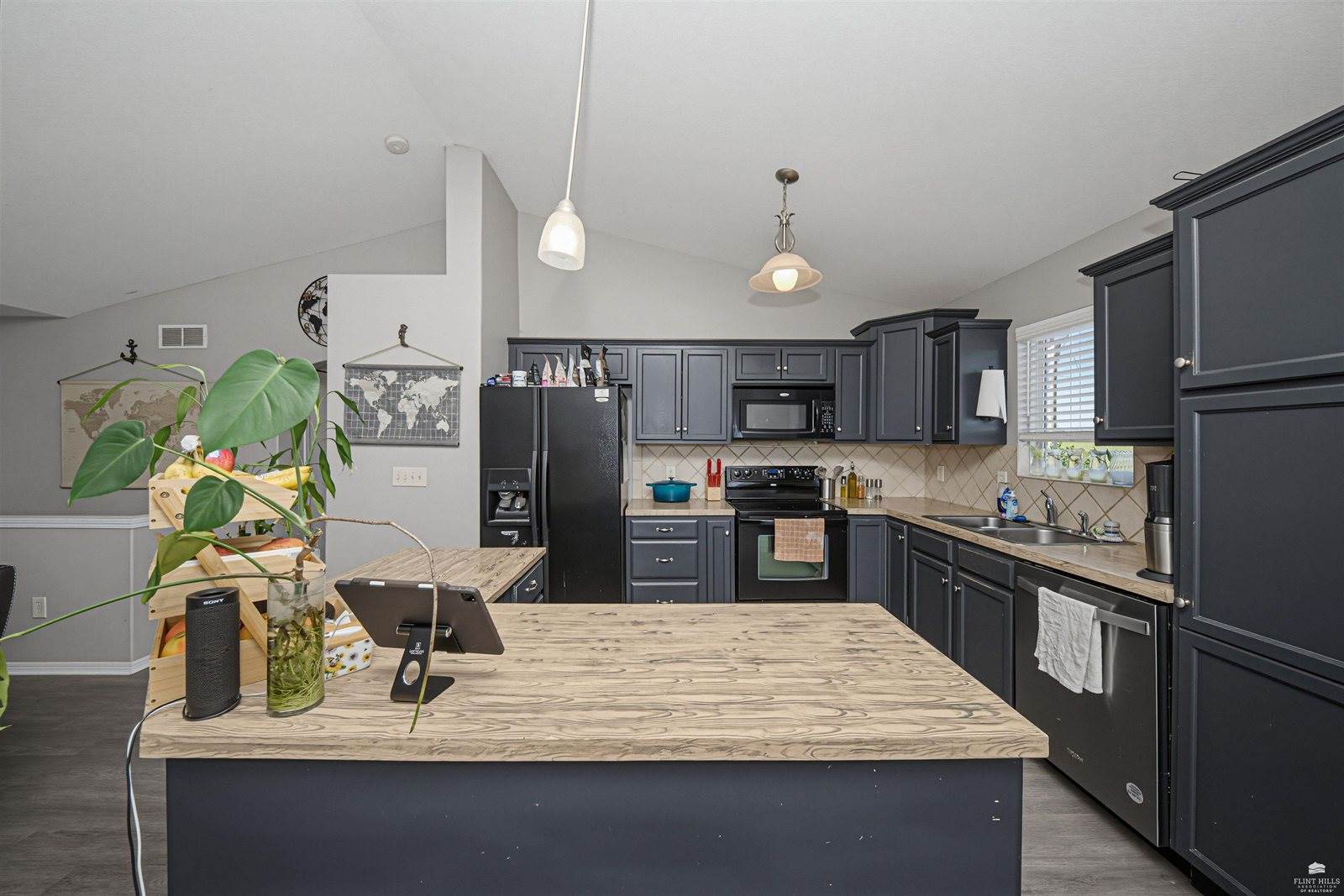 907 Maple Street, Wakefield, KS 67487