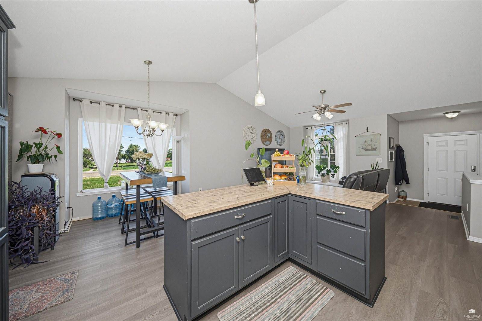 907 Maple Street, Wakefield, KS 67487