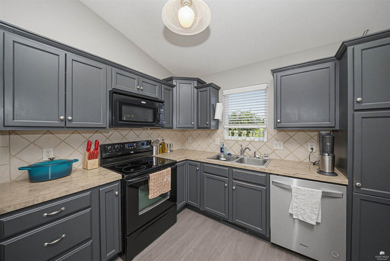 907 Maple Street, Wakefield, KS 67487