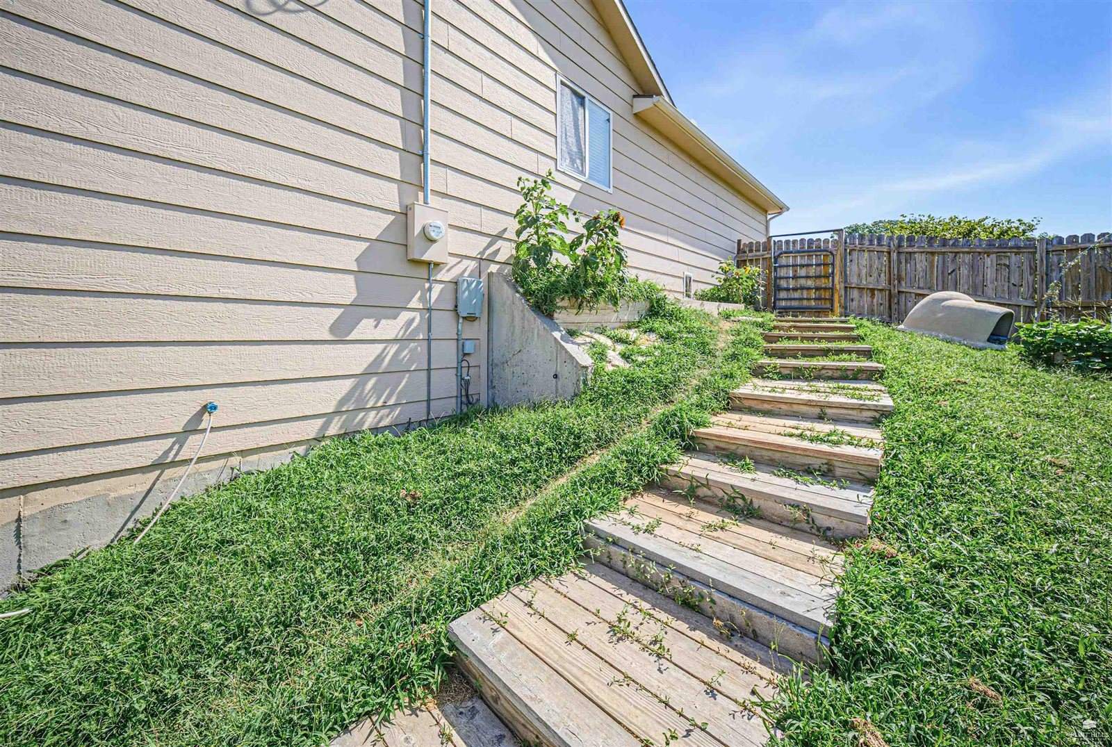 907 Maple Street, Wakefield, KS 67487