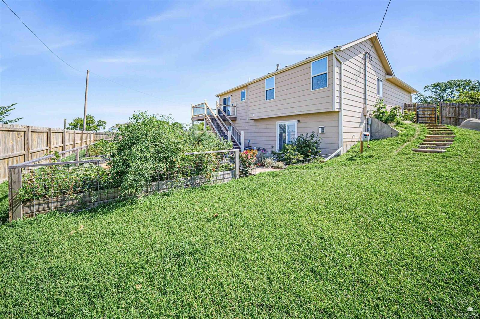 907 Maple Street, Wakefield, KS 67487