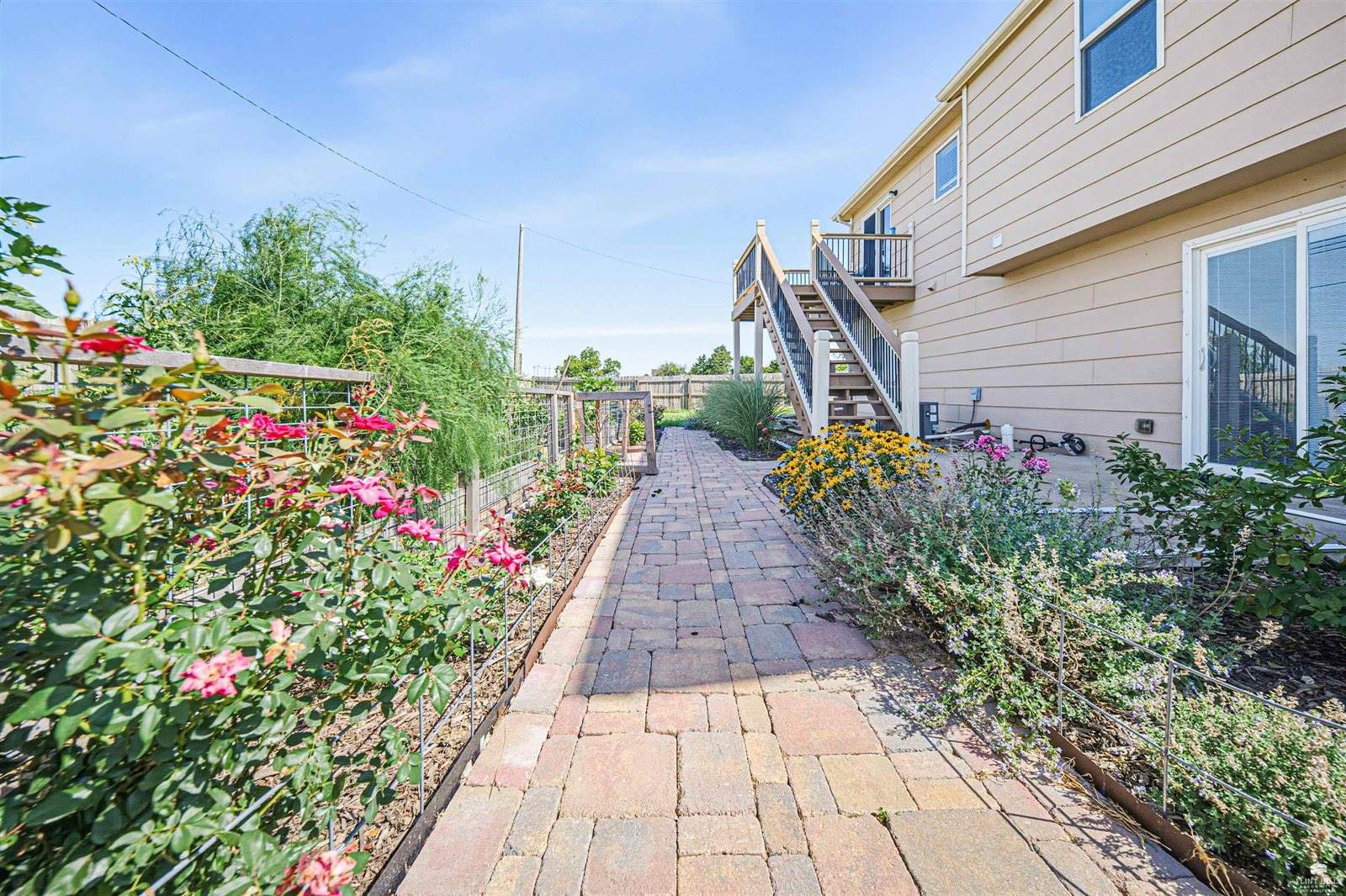 907 Maple Street, Wakefield, KS 67487