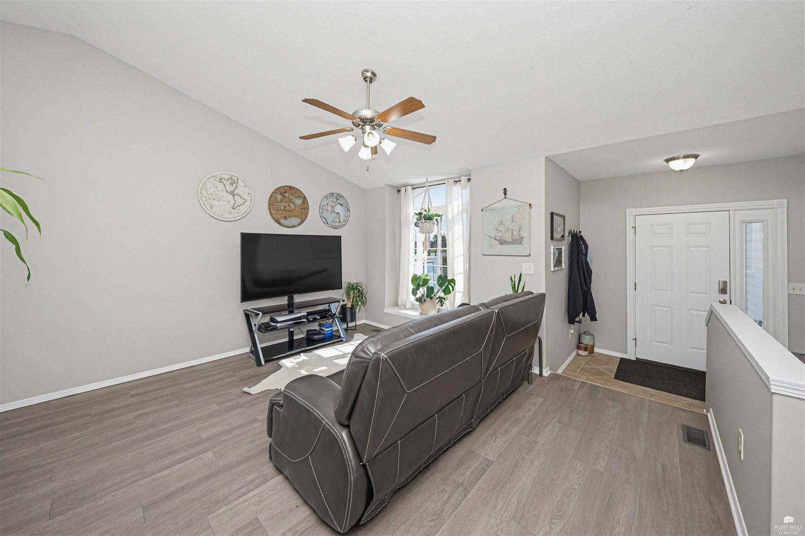 907 Maple Street, Wakefield, KS 67487