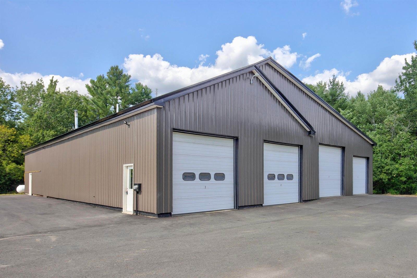 2660 Western Avenue, Newburgh, ME 04444