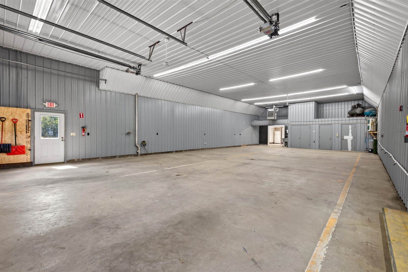 2660 Western Avenue, Newburgh, ME 04444