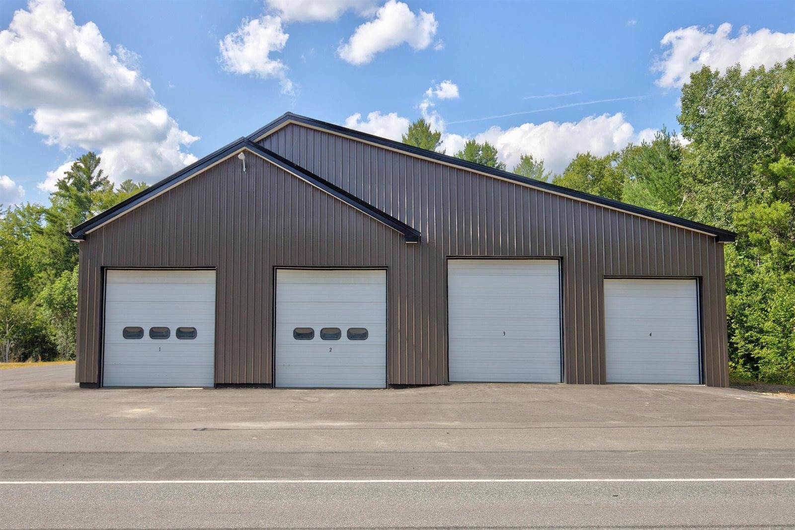 2660 Western Avenue, Newburgh, ME 04444