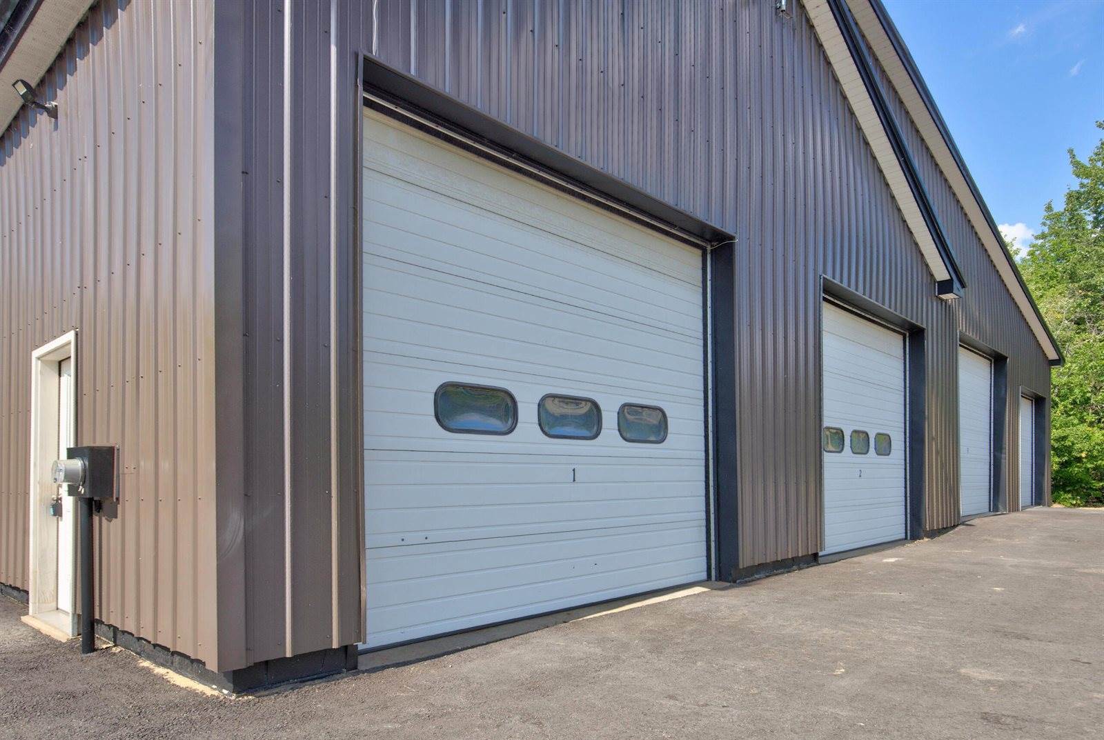 2660 Western Avenue, Newburgh, ME 04444