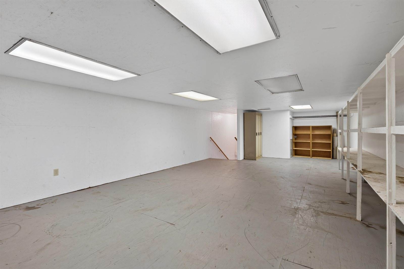 2660 Western Avenue, Newburgh, ME 04444