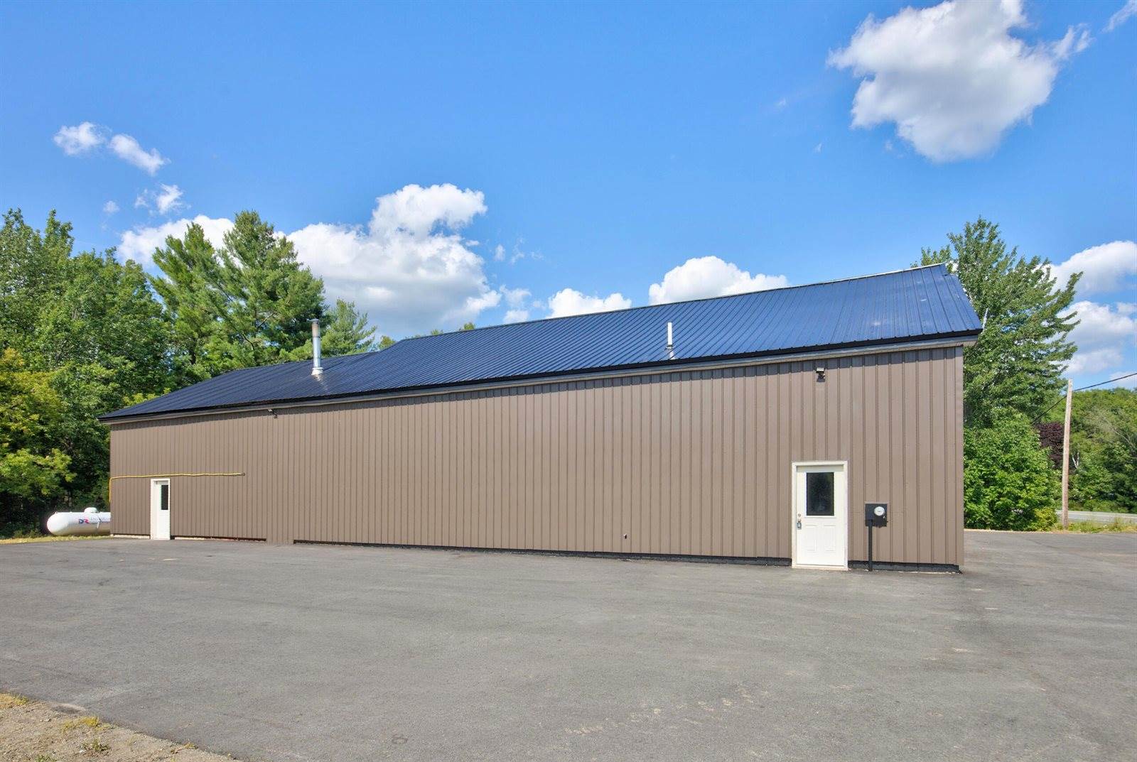 2660 Western Avenue, Newburgh, ME 04444