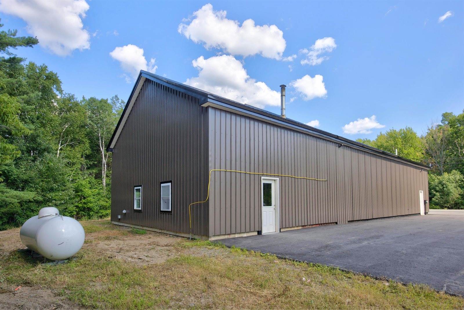 2660 Western Avenue, Newburgh, ME 04444