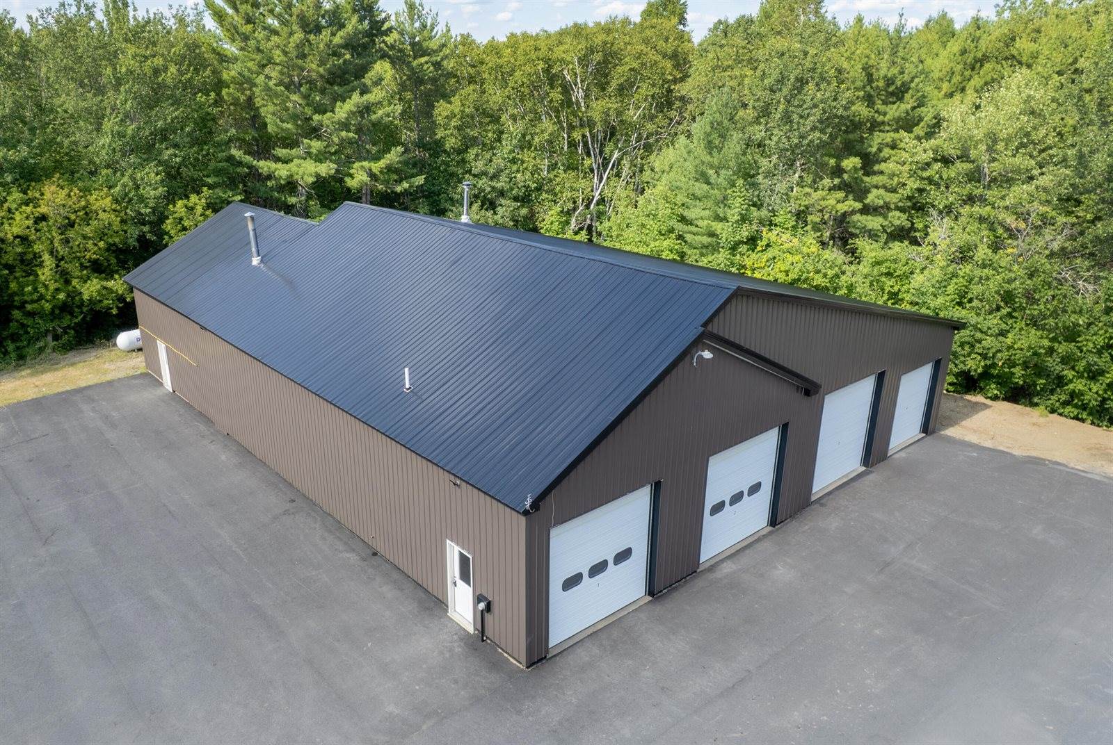 2660 Western Avenue, Newburgh, ME 04444