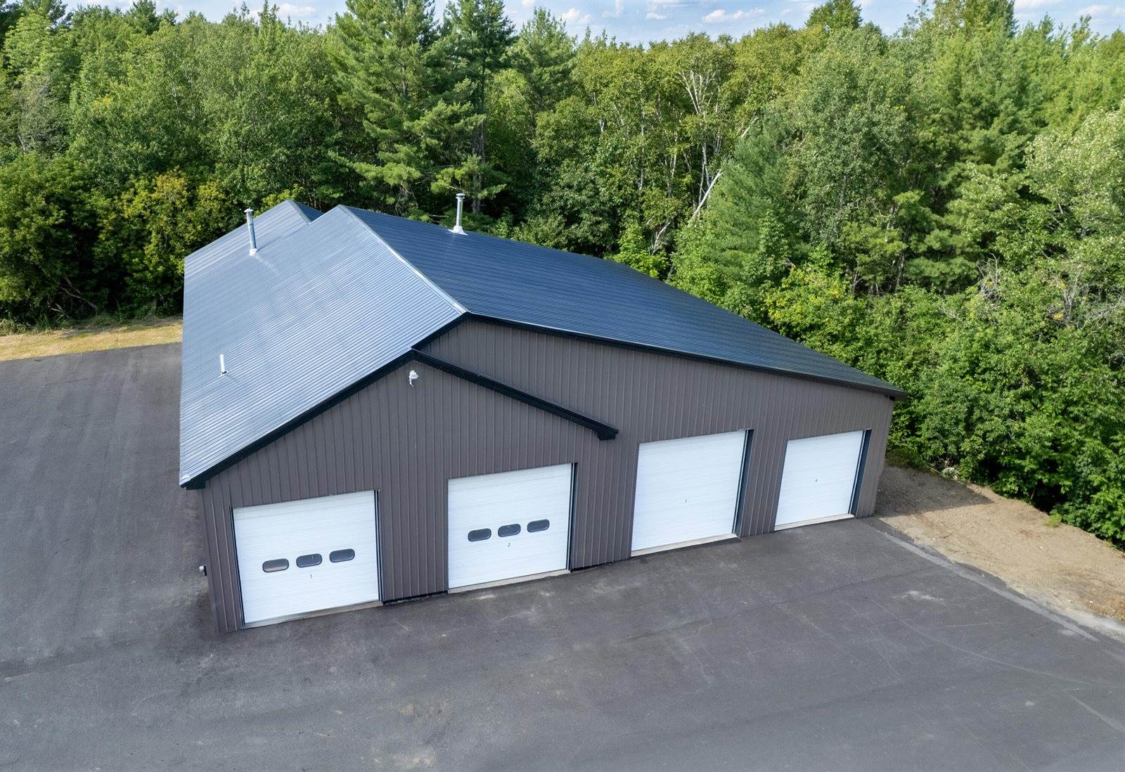 2660 Western Avenue, Newburgh, ME 04444