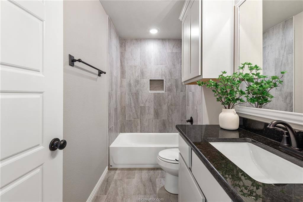 6110 Pocono St, College Station, TX 77845