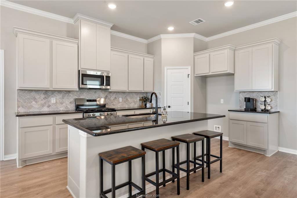 6110 Pocono St, College Station, TX 77845