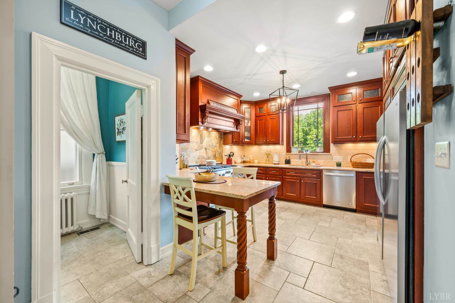 9 Riverview Place, Lynchburg, VA 24503