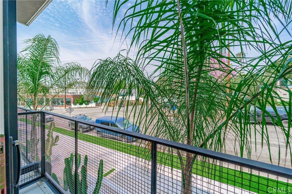 2828 London Street, Los Angeles, CA 90026