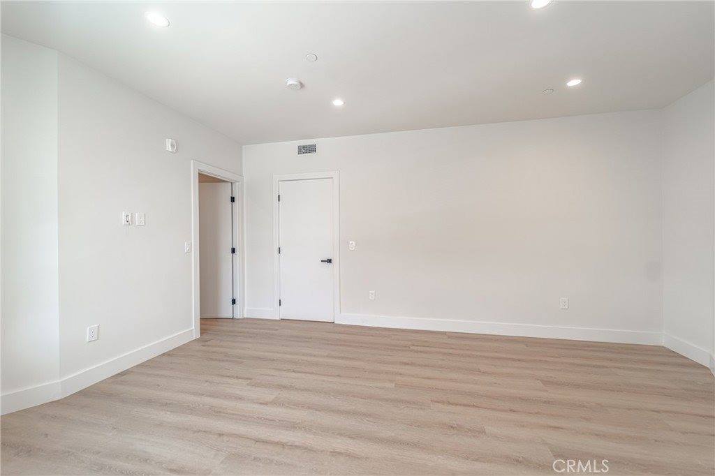 2828 London Street, Los Angeles, CA 90026