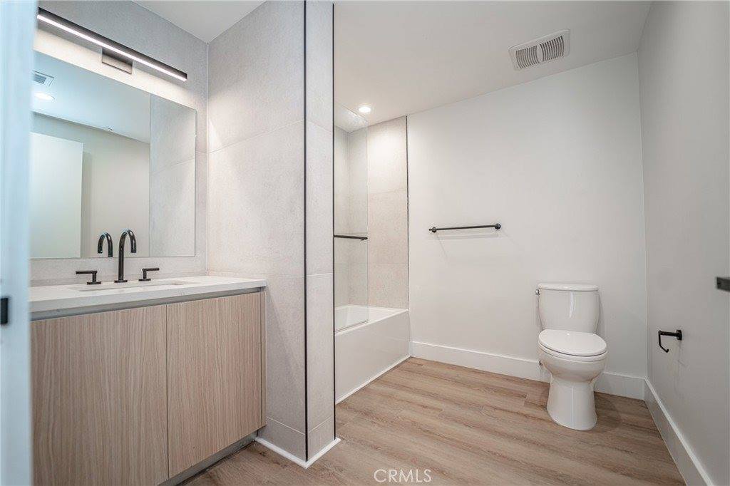 2828 London Street, Los Angeles, CA 90026