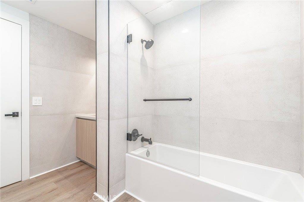 2828 London Street, Los Angeles, CA 90026