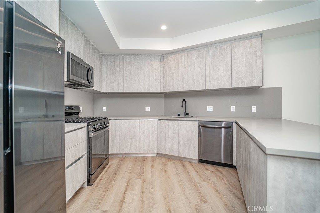 2828 London Street, Los Angeles, CA 90026