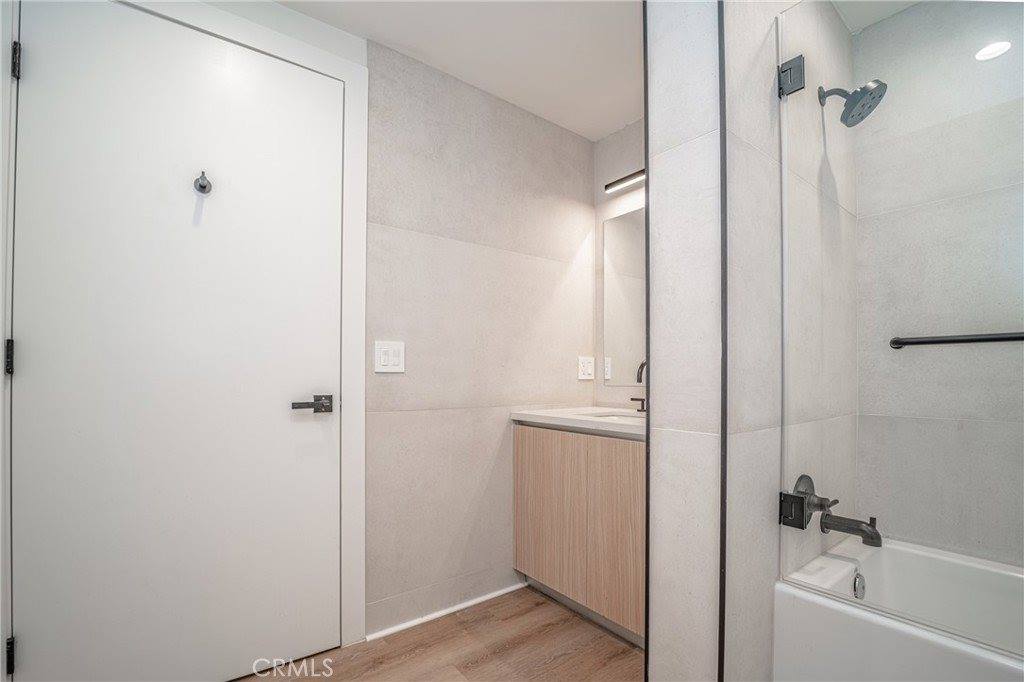2828 London Street, Los Angeles, CA 90026