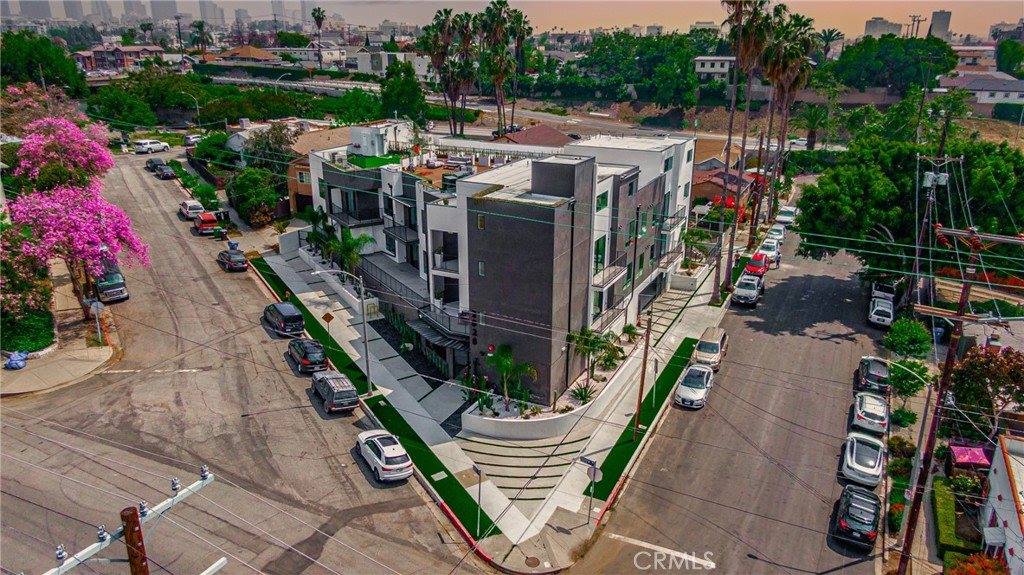 2828 London Street, Los Angeles, CA 90026