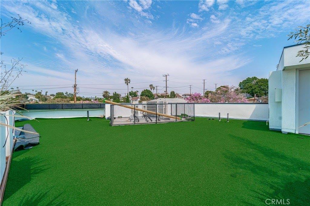 2828 London Street, Los Angeles, CA 90026