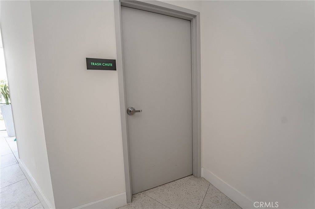 2828 London Street, Los Angeles, CA 90026