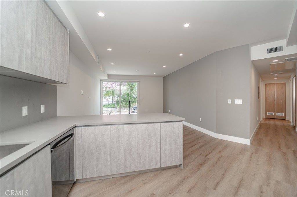 2828 London Street, Los Angeles, CA 90026