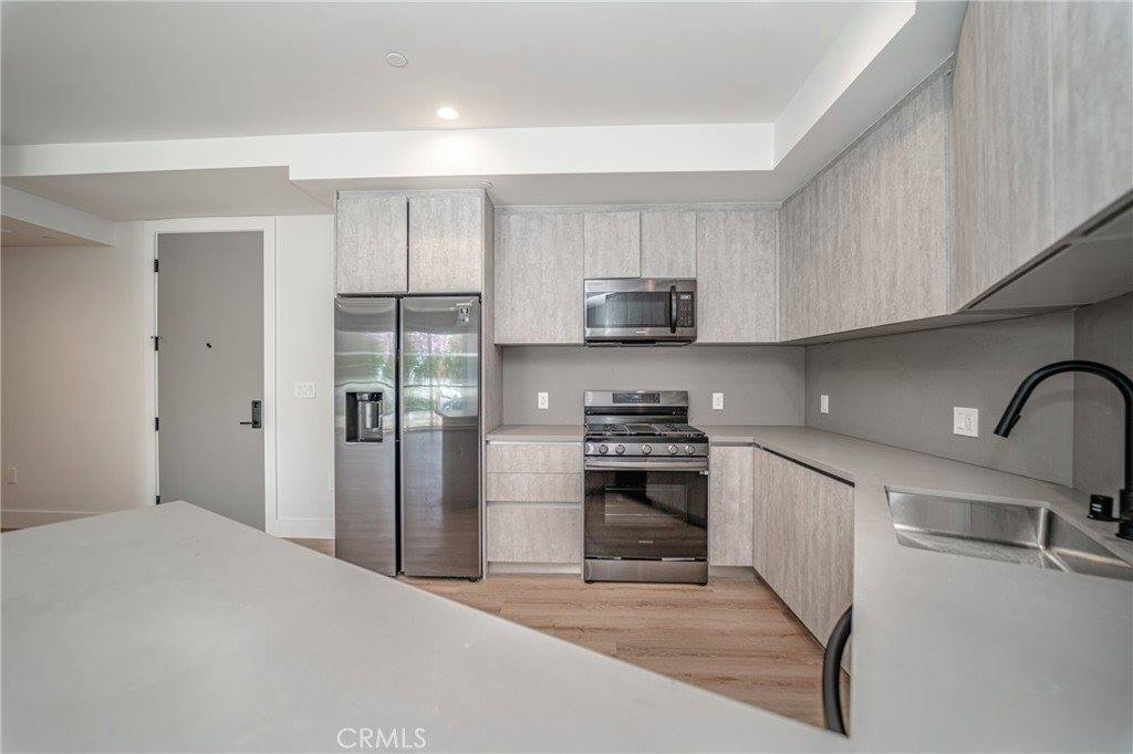 2828 London Street, Los Angeles, CA 90026