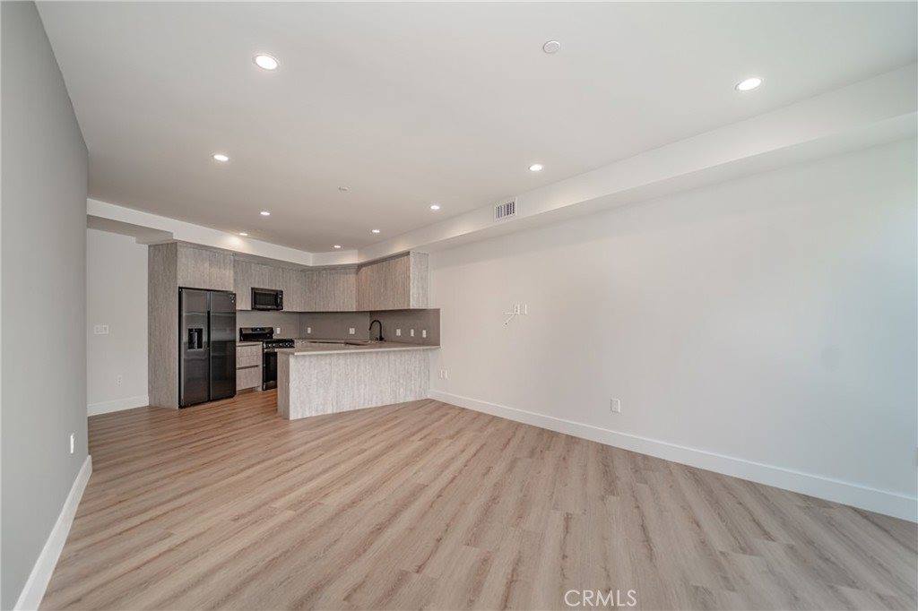 2828 London Street, Los Angeles, CA 90026